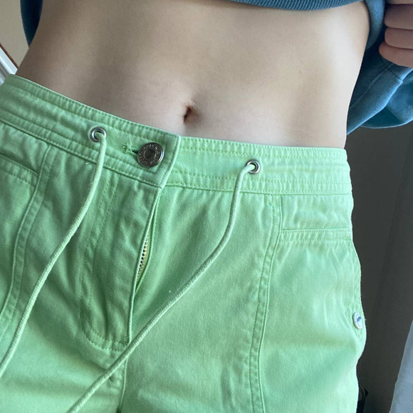 Jones New York lime green lonline drawstring chino shorts, size 4 - Picture 6 of 14